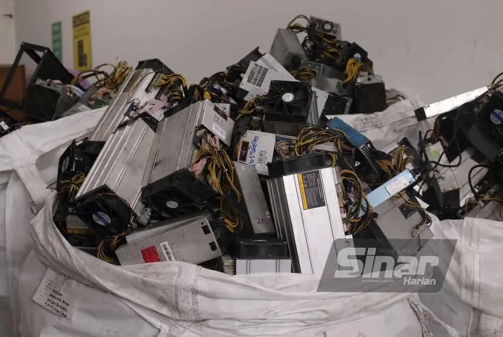 Antara barangan rampasan yang dilupuskan.