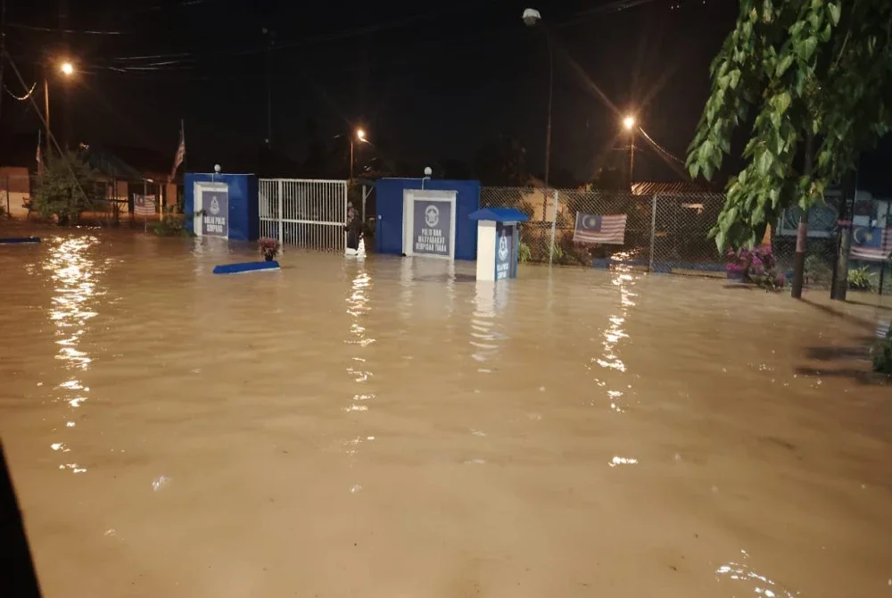 Situasi banjir di daerah Larut, Matang dan Selama yang berlaku sejak malam tadi.