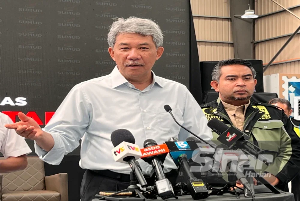 Mohamad kerika sidang akhbar di SNCC Bandar Serenia pada Sabtu