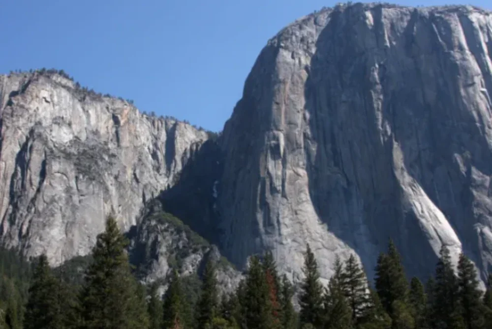 Miller maut selepas terjatuh dari tebing batu menegak El Capitan yang terkenal di Taman Negara Yosemite pada Rabu lalu. - Agensi