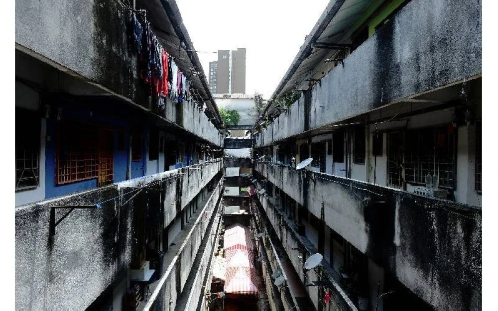 Keadaan Flat Kuchai Jaya dalam keadaan daif yang memerlukan pembangunan semula dilaksanakan di kawasan tersebut.