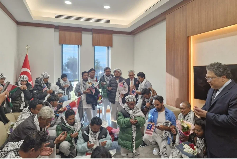 Kesemua 23 aktivis Malaysia yang menyertai misi kemanusiaan Global Sumud Flotilla (GSF) selamat tiba di Turkiye pada Sabtu. Foto FB Mohamad Hasan 