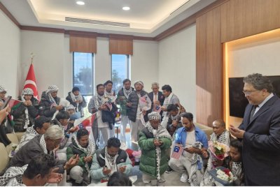 Kesemua 23 aktivis Malaysia yang menyertai misi kemanusiaan Global Sumud Flotilla (GSF) selamat tiba di Turkiye pada Sabtu. Foto FB Mohamad Hasan 