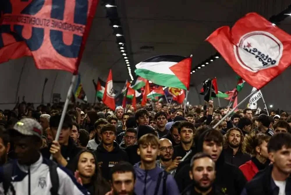 Itali menjadi antara nadi protes global apabila lebih dua juta orang memenuhi jalan raya di seluruh negara.