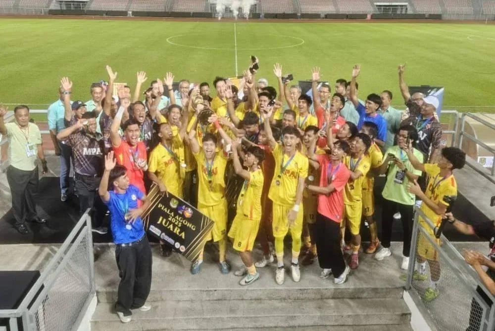 Pasukan Selangor meraikan kejayaan menjuarai Piala Agong.