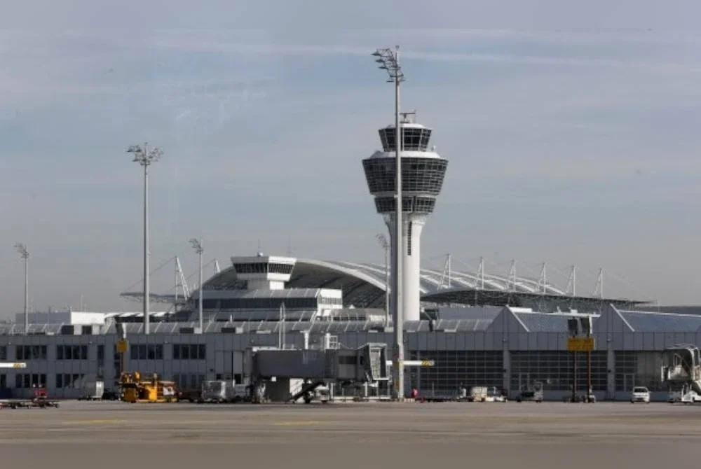 Lapangan Terbang Munich, Jerman terpaksa menghentikan operasi penerbangan selepas beberapa laporan penampakan dron. Gambar hiasan