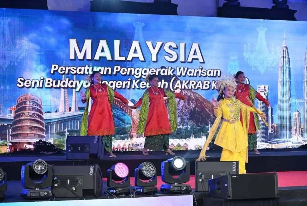Persembahan kebudayaan Melayu antara yang menarik perhatian pengunjung pada penganjuran LACF 2025.