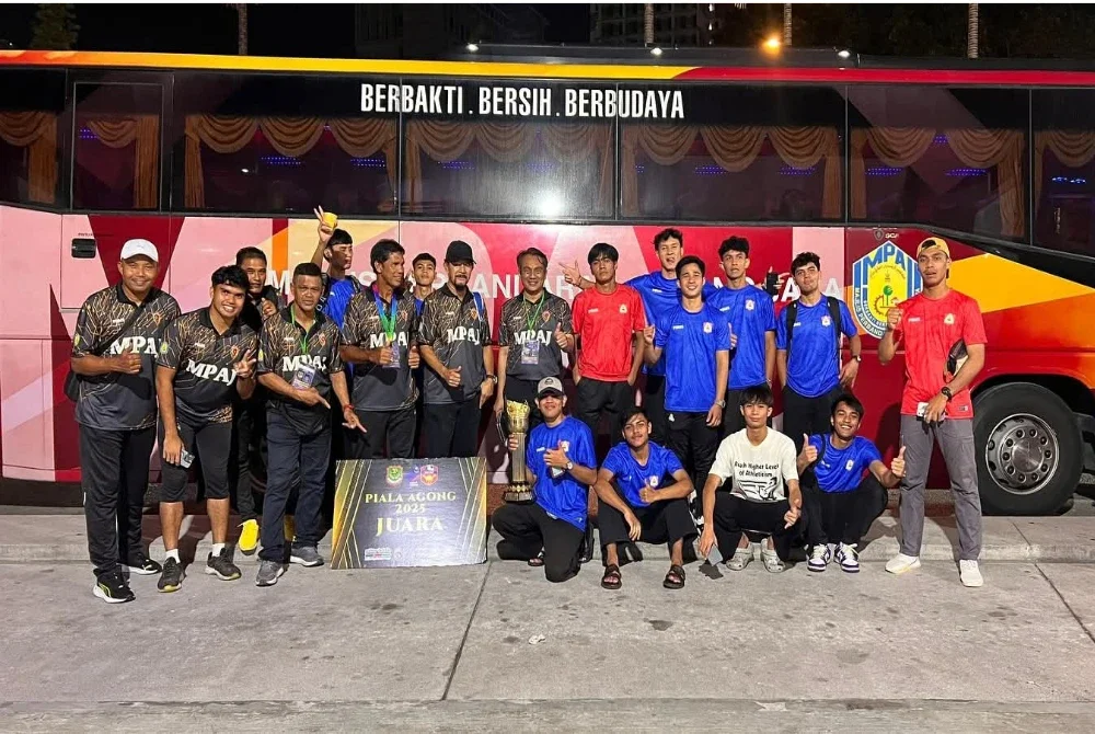 Selangor mengekalkan kejuaraan Piala Agong buat kali ketiga berturut-turut selepas menewaskan Kuala Lumpur 4-3 menerusi penentuan penalti di Cheras.