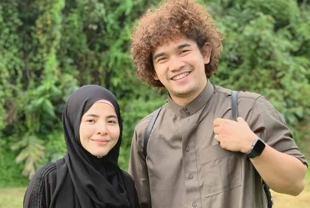 Nadzmi Adhwa dan isterinya, Ardell Aryana yang merupakan salah seorang sukarelawan GSF ke Gaza.