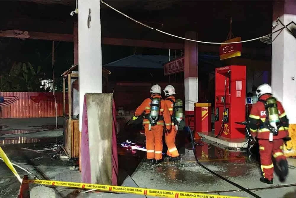 Kebakaran membabitkan kira-kira 80 peratus di bahagian pam minyak.