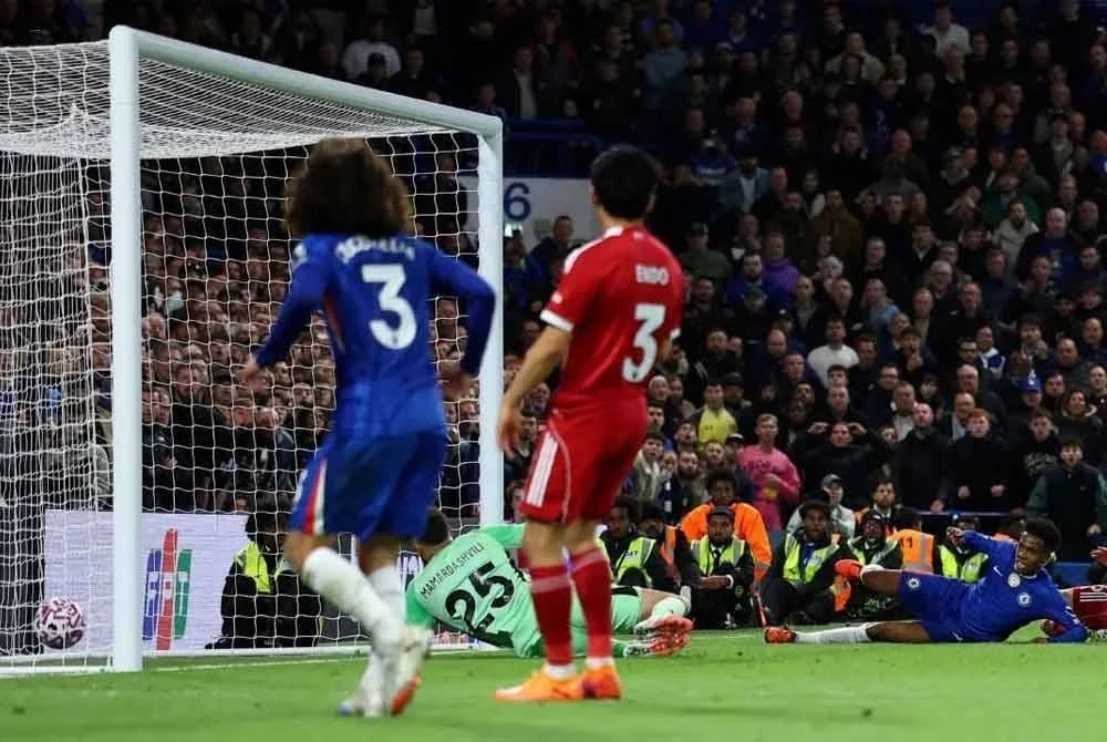 Pertahanan Liverpool gagal membaca pergerakan Estavao (dua dari kanan) yang meledak gol kemenangan Chelsea pada masa kecederaan babak kedua.