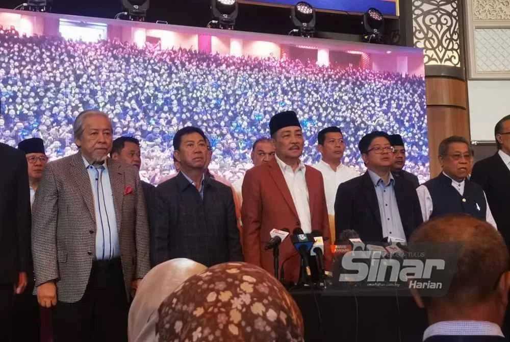 Hajiji pada sidang media selepas Majlis Perjumpaan Ketua Menteri Bersama Wakil Rakyat Kerajaan Sabah di Menara Kinabalu pada Isnin.
