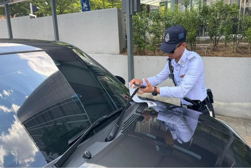 Polis KL melaksanakan Op PUU di ibu kota.