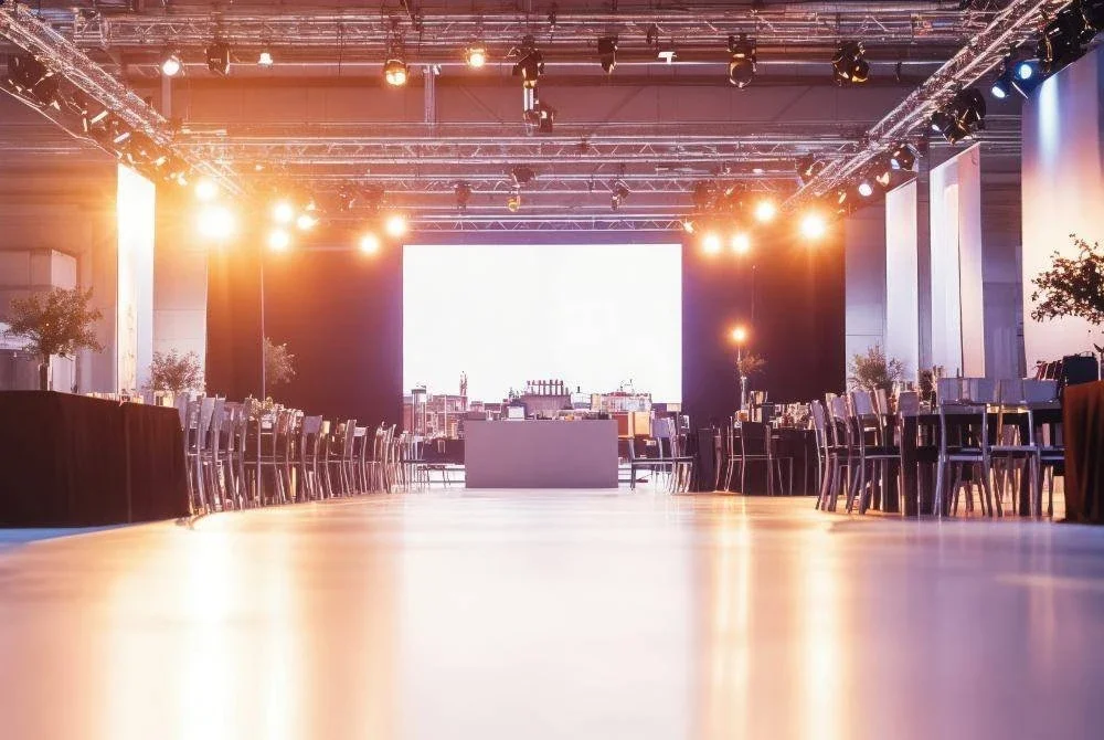 TIDAK sepatutnya berlaku majlis yang menjemput umat Islam namun dihidangkan minuman yang haram diminum seperti arak. Foto Canva