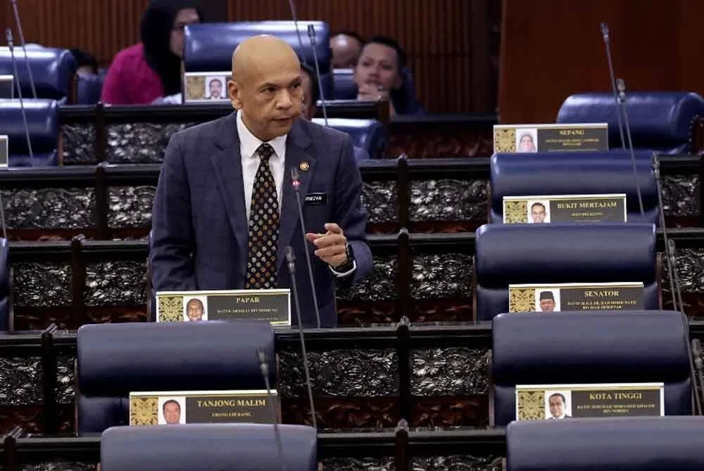 Armizan yang juga Ahli Parlimen Papar pada sesi pertanyaan bagi jawab lisan di Dewan Rakyat hari ini. - Foto: Bernama