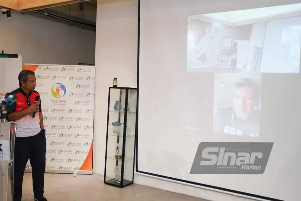 Kamarul Zaman ketika sidang media di Ibu Pejabat Humanitarian Care Malaysia (MyCARE) di sini pada Isnin. FOTO SINAR HARIAN - ROSLI TALIB