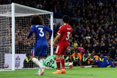 Pertahanan Liverpool gagal membaca pergerakan Estavao (dua dari kanan) yang meledak gol kemenangan Chelsea pada masa kecederaan babak kedua.