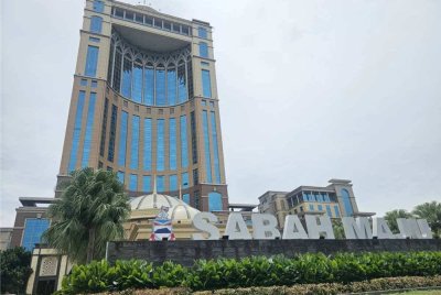 Satu pertemuan antara Hajiji bersama ADUN kerajaan dijadualkan berlangsung di Menara Kinabalu pada jam 2 petang Isnin.