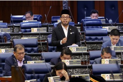 Zulkifli pada sesi pertanyaan bagi jawab lisan di Dewan Rakyat hari ini. - Foto: Bernama