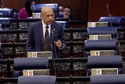 Armizan yang juga Ahli Parlimen Papar pada sesi pertanyaan bagi jawab lisan di Dewan Rakyat hari ini. - Foto: Bernama