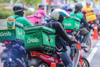 Persatuan Penghantar P-Hailing Malaysia menggesa BNM untuk semak penentuan harga premium insurans pemandu e-hailing. - Gambar hiasan 