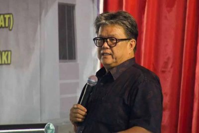 Selain Ellron, tiga lagi ADUN STAR iaitu Datuk Abidin Madingkir (Paginatan); Datuk Robert Tawik (Bingkor); Datuk Annuar Ayub (Liawan) dan ADUN Tulid, Flovia Ng. - Gambar fail