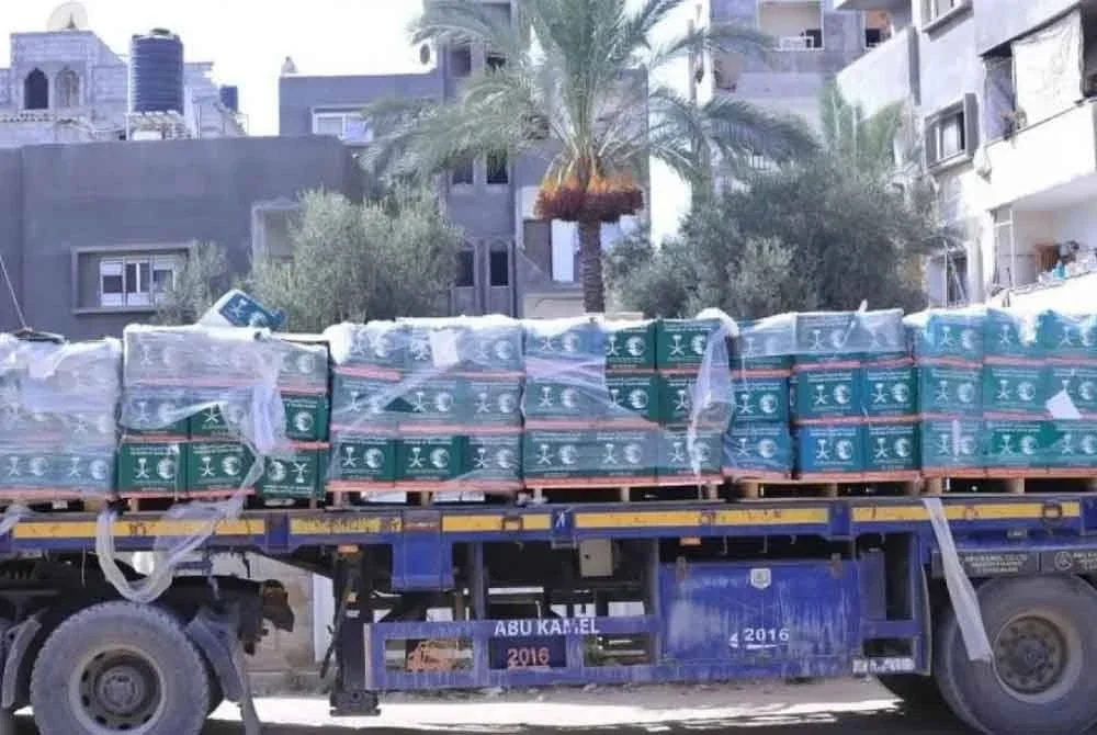 Konvoi bantuan terbaharu Arab Saudi tiba di Semenanjung Gaza membawa bakul makanan dan susu bayi - Foto: SPA