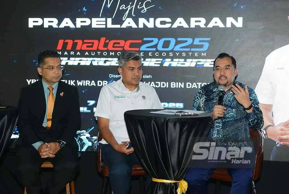 Asyraf Wajdi (kanan) bercakap dalam sidang akhbar Majlis Prapelancaran Matec 2025 di sebuah hotel di sini pada Selasa. FOTO: SINAR HARIAN/MOHD HALIM ABDUL WAHID