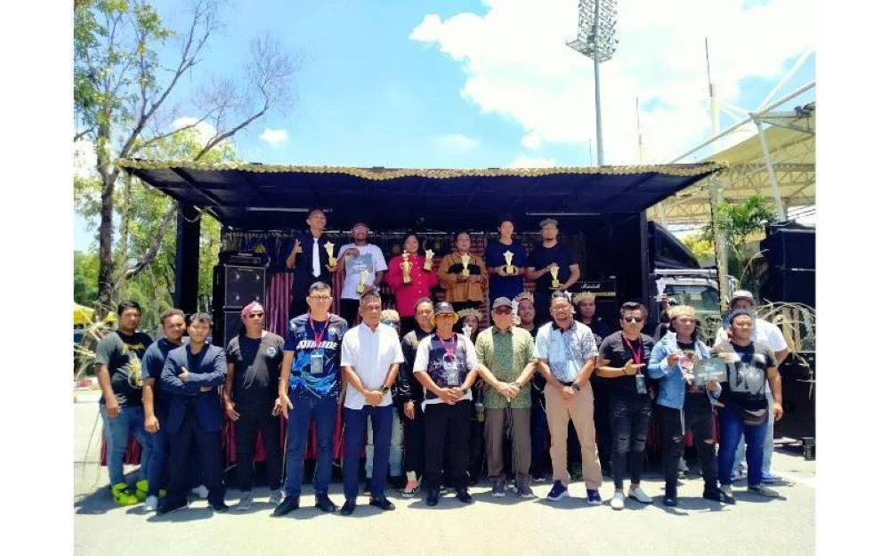 Mohd Zolkafli (depan, lima dari kanan) bersama kesemua finalis ABOTBA Perak 2025 selepas menyampaikan hadiah kepada pemenang sempena KAMU 2025 yang diadakan baru-baru ini.