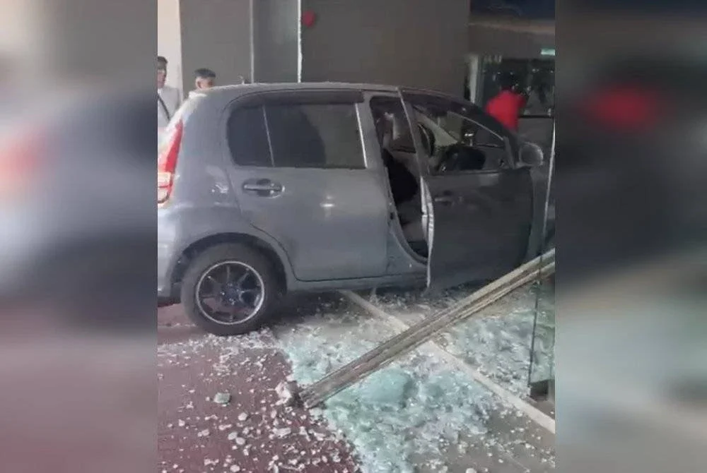 Kemalangan tidak melibatkan sebarang kecederaan dan kerosakan dianggarkan bernilai RM7,500. Foto pembaca