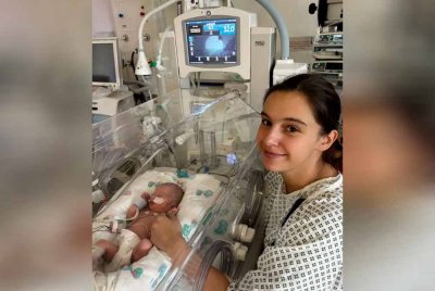 Isherwood bersama bayi lelakinya dibawa ke Unit Rawatan Rapi Neonatal setelah kedua-duanya disahkan mengalami jangkitan bakteria. Foto Agensi