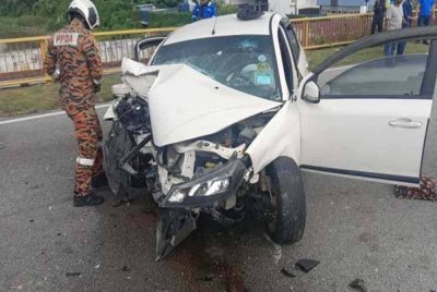 Empat beranak terbabit dalam kemalangan Proton Saga FLX yang dipercayai terbabas melanggar tiang elektrik masih dirawat di hospital.