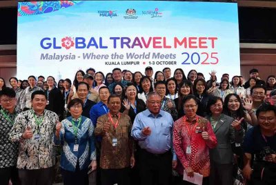 Pada Isnin, tular gambar memaparkan minuman keras dihidangkan pada majlis makan malam sempena program Global Travel Meet yang dihadiri Menteri Pelancongan, Datuk Seri Tiong King Sing.