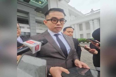 Mohd Syarulnizam dalam sidang akhbar di pekarangan Kompleks Mahkamah Kota Kinabalu pada Selasa.