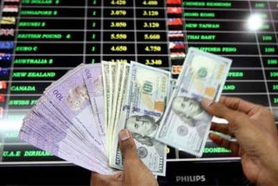 Pada jam 6 petang, mata wang tempatan itu diniagakan pada 4.2125/2155 berbanding dolar AS 4.2135/2180 ketika ditutup pada Isnin. Gambar hiasan