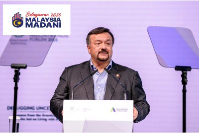 Amir Hamzah menyampaikan ucapan pada Forum Megatrend Khazanah 2025 di Mandarin Oriental, pada Selasa. Foto Bernama