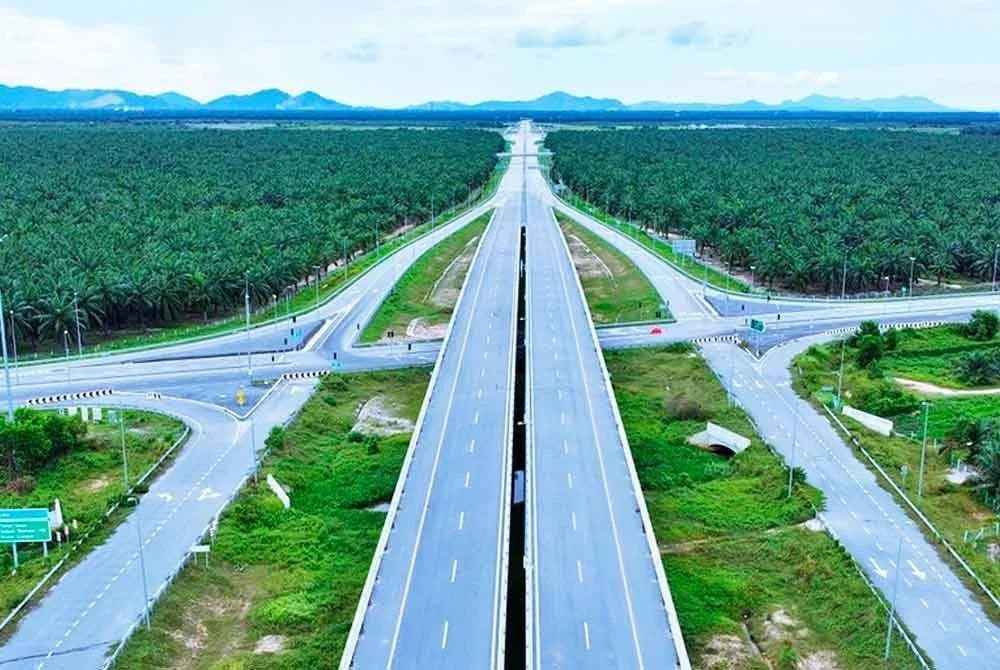 Sehingga September lalu, daripada keseluruhan 11 seksyen WCE sepanjang lebih 200km itu, lapan seksyen dibuka kepada orang ramai.