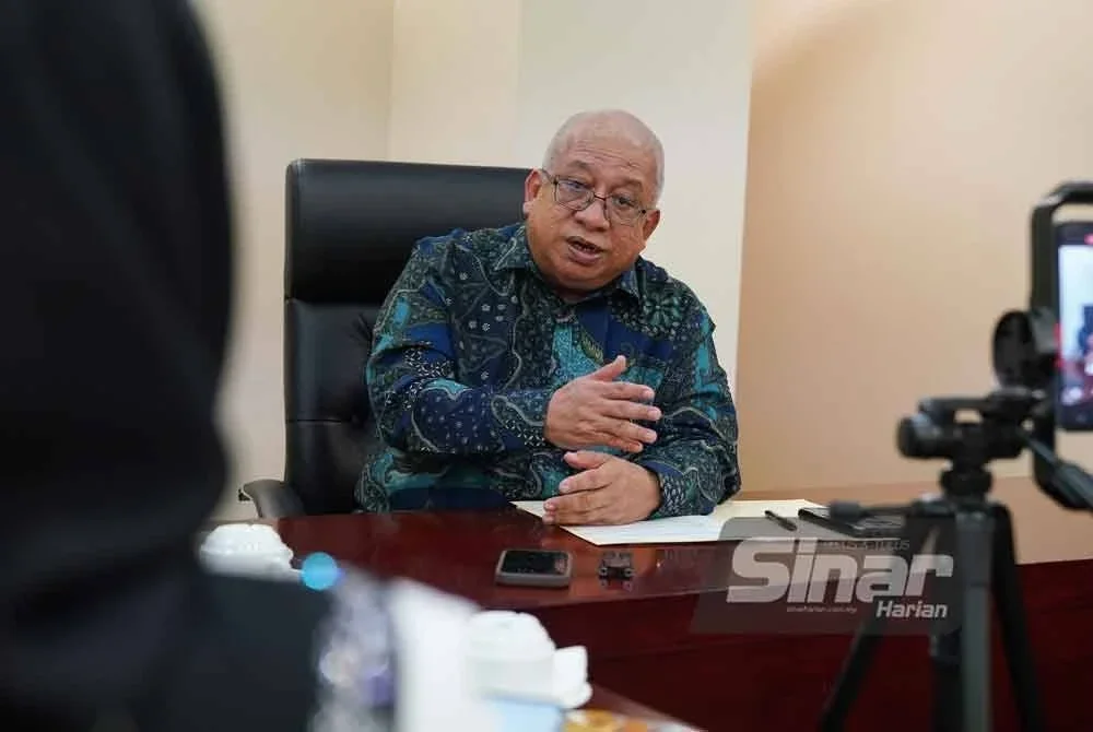 Datuk Ismail Yusop ketika diwawancara wartawan Sinar Harian, Tuan Buqhairah Tuan Muhamad Adnan. FOTO SINAR HARIAN- ROSLI TALIB