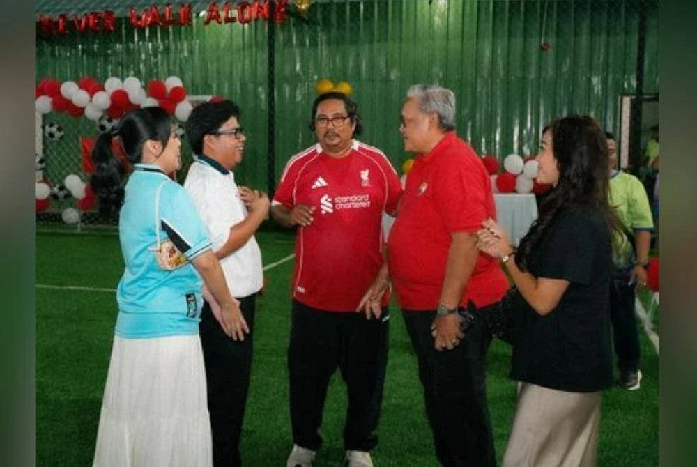 Suasana bertambah meriah apabila semua tetamu hadir dengan memakai jersi Liverpool sambil menikmati hidangan dan berbual mesra dalam suasana santai seperti di stadium bola sepak.