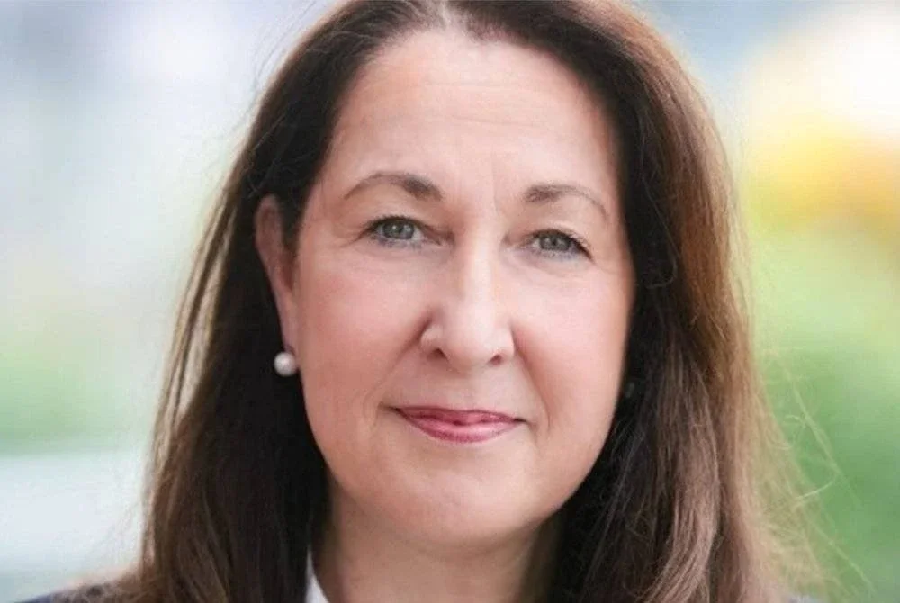 Iris Stalzer.-Agensi