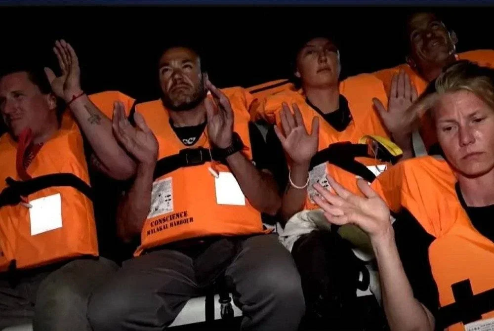 Kesemua sembilan kapal bantuan kemanusiaan yang terlibat misi di bawah gabungan FFC dan Thousand Madleens to Gaza ke Gaza dilaporkan telah dipintas Pasukan Pertahanan Israel (IDF) ketika sedang menuju ke perairan zon merah.