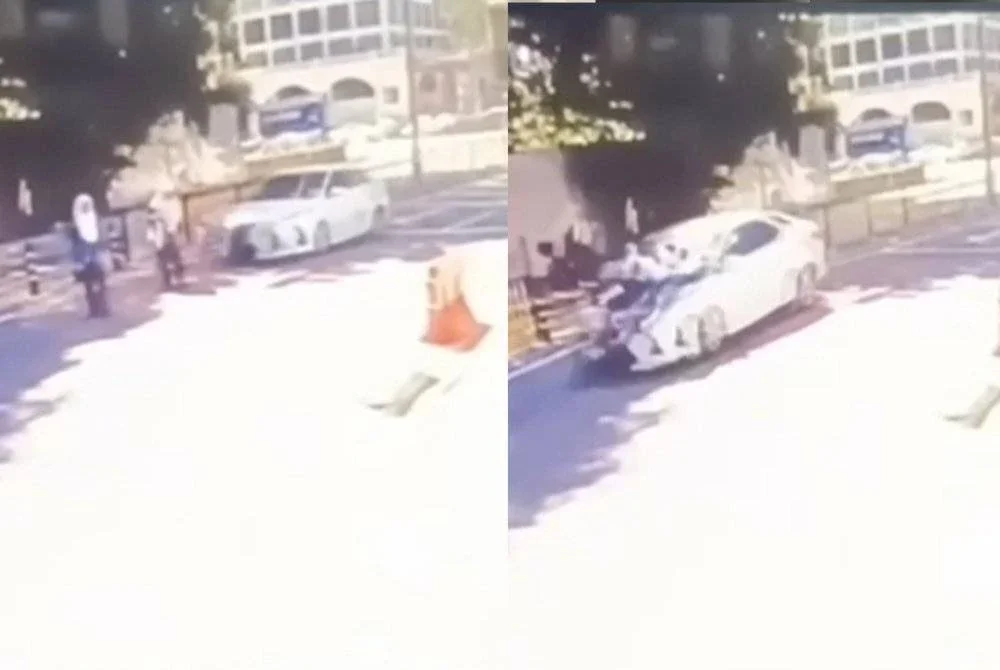Tular video memaparkan sebuah kereta melanggar dua pelajar berdekatan sebuah sekolah di Sentul.