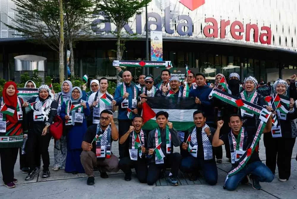 Ribuan hadirin daripada pelbagai lapisan masyarakat membanjiri 