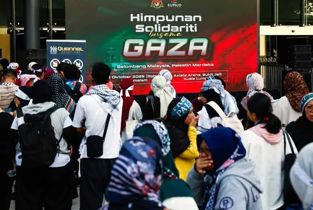 Semangat solidariti rakyat Malaysia memperjuangkan kemerdekaan Palestin terus membara apabila ribuan hadirin membanjiri 'Himpunan Sumud Nusantara: Gelombang Malaysia, Palestin Merdeka” di Axiata Arena, Bukit Jalil pada Rabu. Foto Bernama