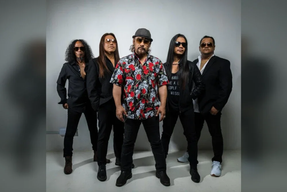 Black dan Eddie membuat keputusan mengundurkan diri daripada kumpulan berkenaan berkuat kuasa serta-merta pada Rabu.