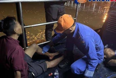 10 termasuk warga asing cedera bot berlanggar dengan bot polis marin