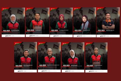 Dr Fauziah, Dr Hafiz, Dr Ili Syakira, Dr Maziah, Syafik Shukri.
Dari bawah kiri: Prof Dr Mohd Afandi, Prof Emeritus Dr Mohd Alauddin, Norsham dan Dr Noorhasyimah.