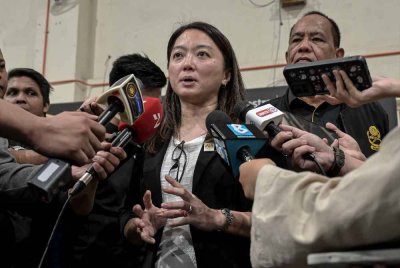 Menteri Belia dan Sukan, Hannah Yeoh ketika ditemu bual pemberita selepas mengadakan lawatan ke Kem Final Klinik STL 2025 di Stadium Raja Muda Kuala Lumpur pada Rabu. Foto Bernama 