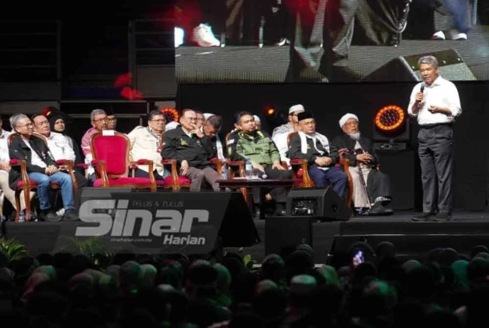 Mohamad menyampaikan ucapan pada Himpunan Solidariti Bersama Gaza di Axiata Arena, Bukit Jalil. Foto SINAR HARIAN-ROSLI TALIB