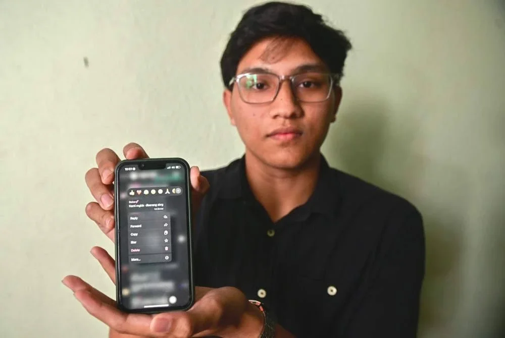 Adam menunjukkan mesej terakhir yang dihantar bapanya sebelum kapal dinaiki disahkan diserang pada Rabu.